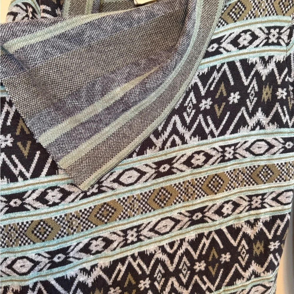 Billabong Blue and White Patterned Cardigan Sz.M